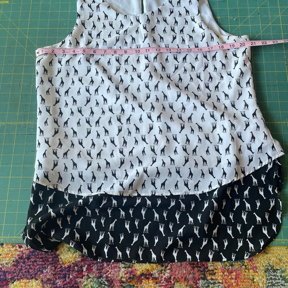 Ricki’s Sleevless Tank - Picture 3 of 8